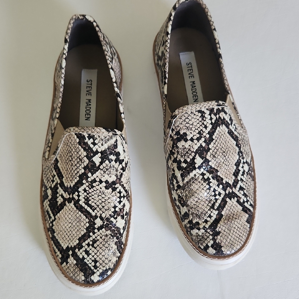 Steve Madden Black and Tan Snakeskin Slip-Ons Sneaker Size 8